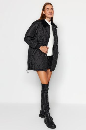 Trendyol Collection Palton negru supradimensionat cu guler de pluș, cu închidere cu apăsare, TWOAW22MO0011