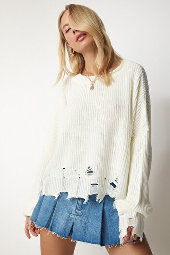 Happiness İstanbul Women's Bone Ripped Detailed Oversize Knit Sweater Ki00098