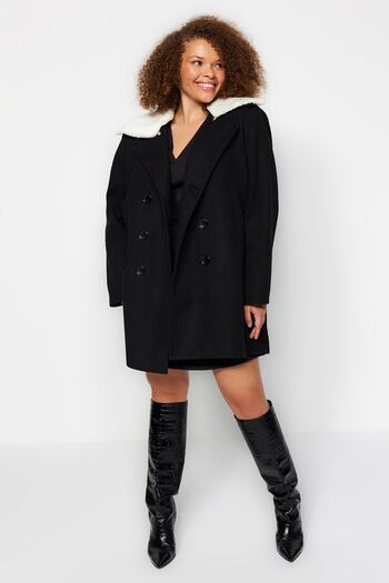 Trendyol Curve Black Wool Blended Stamp Coat - Fur Collar Detail, Regular Fit TBBAW24DD00009