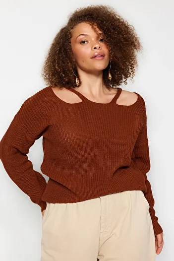 Trendyol Curve Brown Front Window/Cut Out Detailed Knitwear Sweater TBBAW24AN00034