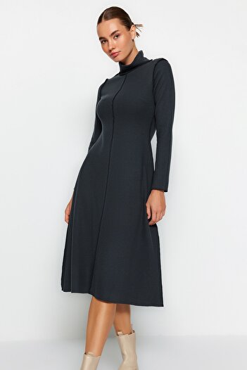 Trendyol Collection Anthracite Carioca ραμμένο σε A-Line/A-Line Επίσημο Selanik/Pnitwear Look Midi πλεκτό φόρεμα TWOAW24EL00333