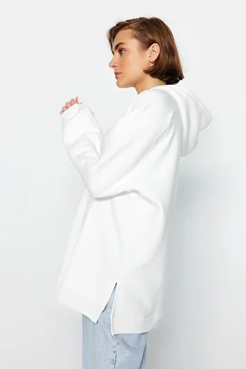 Kolekcia Trendyol Ecru oversize rebrovaná pletená mikina s kapucňou