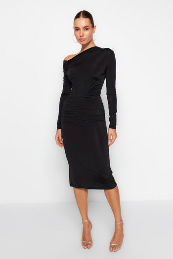 Trendyol Collection Černý přiléhavý pletený korzet Detailní elegantní večerní šaty TPRAW24EL00053