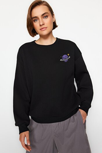 Trendyol Collection Black Thick Fleece Inside Printed Crew Neck Regular/Normal Fit Knitted Sweatshirt TWOAW24SW00175