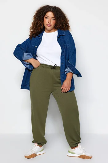 Trendyol Curve Χακί Jogger Elastic Legs Πλεκτό Φούτερ μεγάλου μεγέθους TBBSS22EA0065