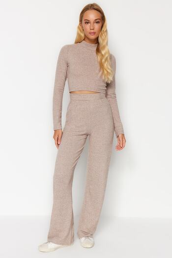 Trendyol Collection Set tricotat de jos-superioare cu guler bej și crop moale și picior lat/picior lat TWOAW24AU00077