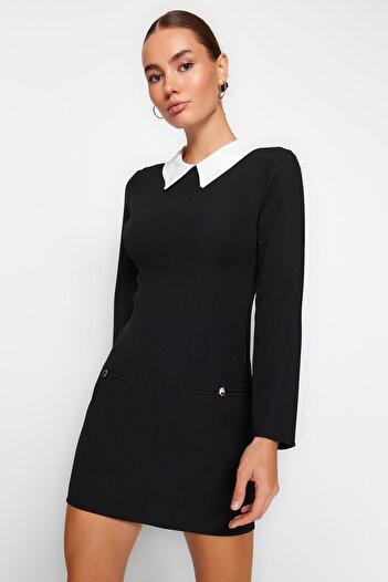 Trendyol Collection Detailně tkané šaty s černým límečkem TWOAW24EL00298