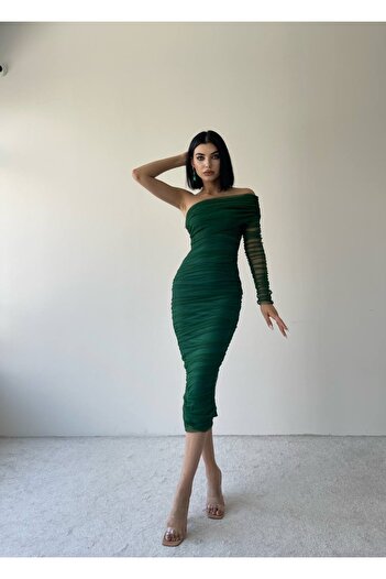 conconmoda Rochie neagră din tul cu o singură mânecă