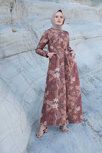 Bym Fashion Ολόσωμη φόρμα 3486 Καφέ με στάμπα ζωνισμένη με κρυφά κουμπιά στη μέση