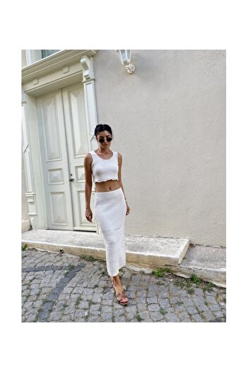Laluvia Cream Sleeveless Crop Skirt Knitwear Set
