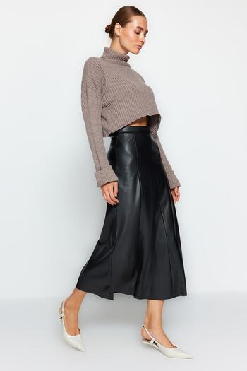 Trendyol Collection Schwarzer Maxirock aus Kunstleder mit hoher Taille TWOAW24ET00151