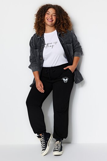 Trendyol Curve Ψηλόμεσο εμπριμέ μαύρο Jogger Sweatpants - Plus Size TBBAW24AJ00003