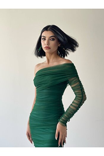 conconmoda Rochie neagră din tul cu o singură mânecă