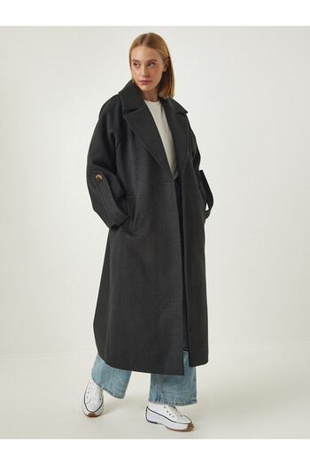 Happiness İstanbul Anthrazitfarbener Premium-Mantel aus Wolle mit Fischgrätmuster und Gürtel für Damen FN03090
