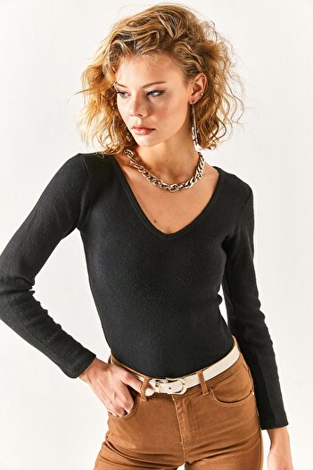 Olalook Dámská černá halenka s širokým výstřihem do V BLZ-19002392