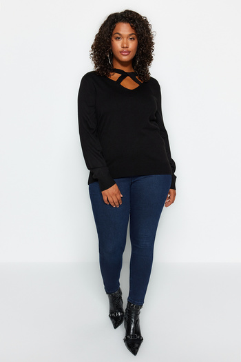 Trendyol Curve Black Window/Cut Out Detailed Knitwear Sweater TBBAW24AN00061
