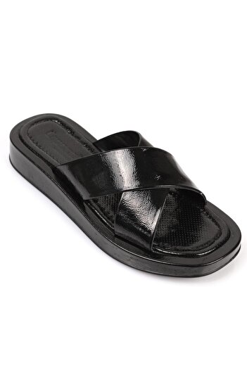 Capone Outfitters Capone Cross-Strapped Black Women's Slippers