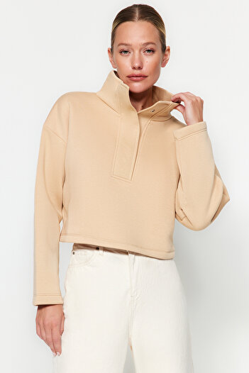 Trendyol Collection Плетен суитшърт от норка със спокойна кройка и яка със стойка и щракване с дебело поларено покритие TWOAW24SW00008
