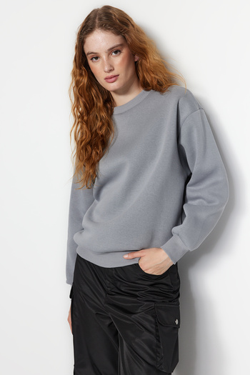 Trendyol Collection Γκρι χοντρό εσωτερικό φλις κανονική/κανονική εφαρμογή Crew λαιμόκοψη Basic πλεκτό φούτερ TWOAW24SW00101