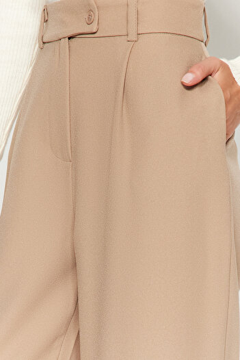 Trendyol Collection Μπεζ υφαντό παντελόνι με φαρδύ πόδι TWOAW22PL0263
