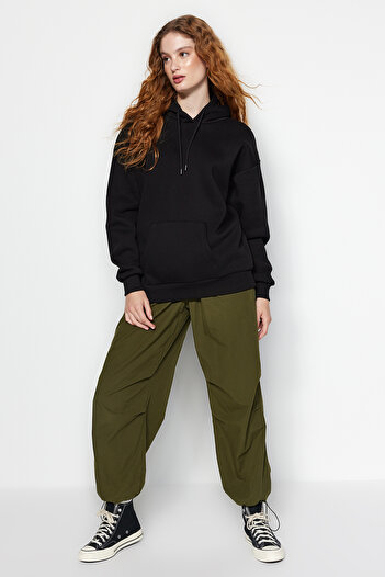 Trendyol Collection Černá tlustá fleecová vnitřní mikina oversize/široký střih Základní pletená mikina s kapucí TWOAW24SW00103