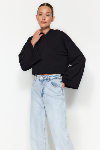 Trendyol Collection Černá silná fleecová mikina Uvolněný střih Crop Španělský rukáv Pletená mikina s kapucí TWOAW24SW00284