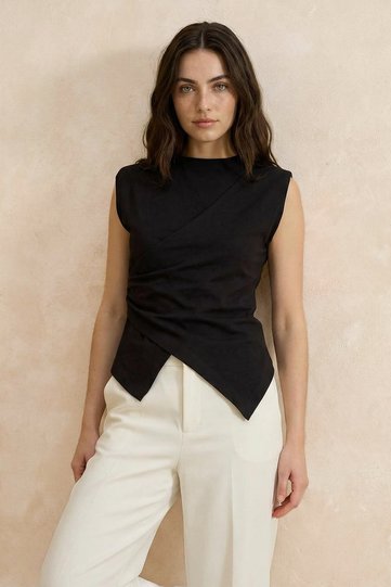 Black Fitted/Body-Hugging Sleeveless Asymmetrical Cotton Stretchy Knitted Blouse TWOSS26BZ00081