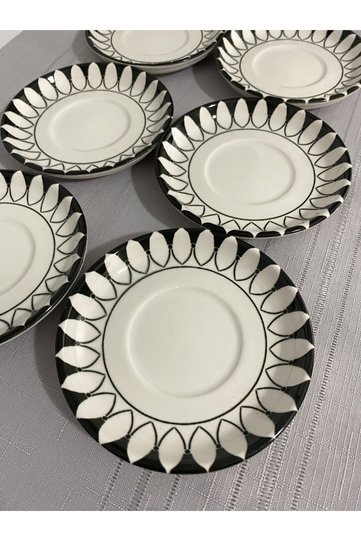 Black ellipse model 6 tea plates