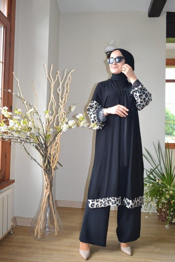 كيمونو أسود مع تفاصيل الفهد