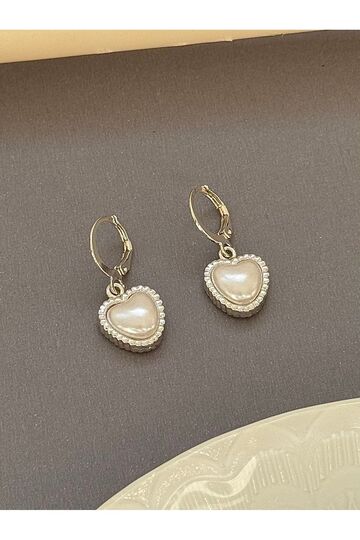 Women's pearl heart silver design earrings