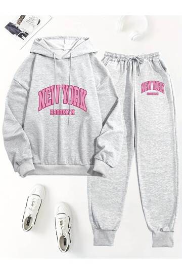 Women's Oversize Winter Set - Comfortable Thick Sweatshirt and Jogger Tracksuit