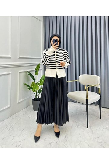 Thin Pleated Model Skirt