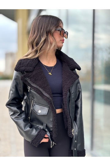 Lamined Leather Women's Coat with Complete Fur Inside