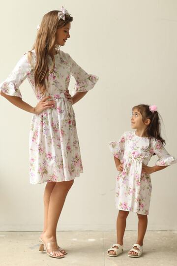 White Background Pink Purple Floral Sleeve Tip Ruffled Poplin Mother Daughter Combination (Single for Sale)