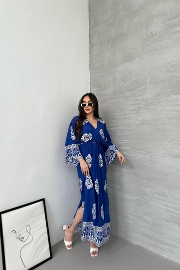 فستان أزرق منقوش بأكمام طويلة