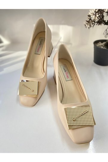 Women's Shoes with Short Heels