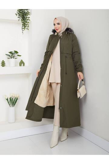 Women's Full-Length Coat with Zipper Closure and Fur Lining