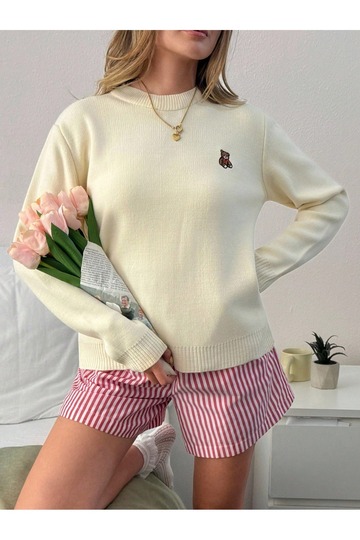 Women's Crew Neck Teddy Bear Embroidered Knit Sweater