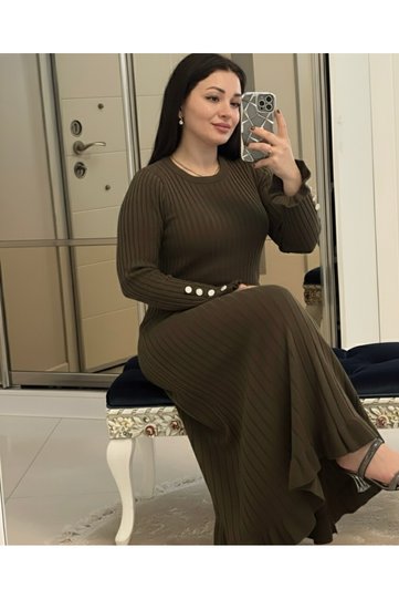 فستان تريكو قماش مجدّل برقبة دائرية كاكي