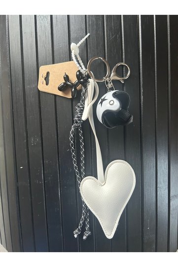 إكسسوار حقيبة يد على شكل خوذة مع سلسلة مفاتيح مزينة بشكل جذاب