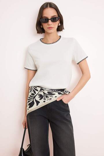 white 100% cotton contrast stitching detailed basic crew neck knitted T-shirt TWOSS19AD0085