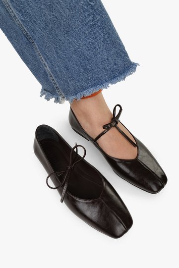 Women's Noriel Brown Skin Tie-Detail Ballet Flats