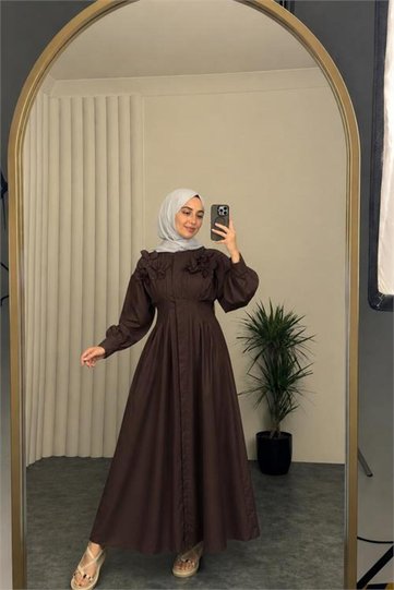 فستان نسائي بني اللون بتفاصيل زهور وحزام خصر، فستان إسلامي فاخر NBVQ4933