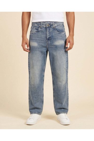 Men Dark Wash Skater Fit Jeans With Knee Darts