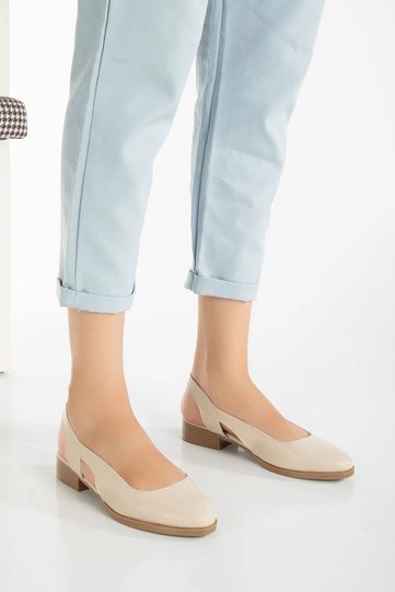 Pore Skin Short Heel Shoes Beige