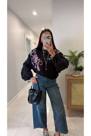 Fross Black Embroidered Sweatshirt