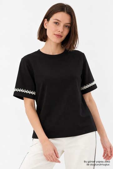 Crew Neck Stone Embroidered Regular Knitted T-Shirt