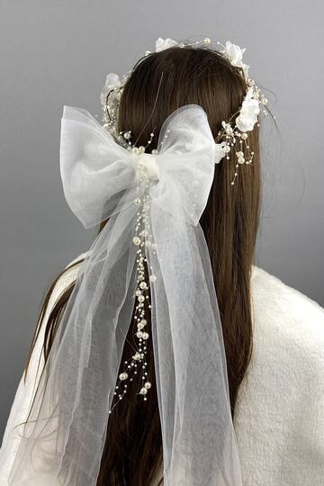 Special Design Bridal Henna with White Tulle Bow and Hydrangea Flowers for Outside Shooting – Headband, Stylish Design