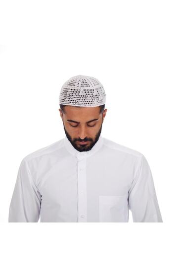 قبعة صوفية محبوكة يدوياً - بيضاء