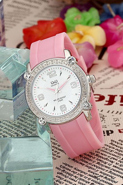 Q&Q Women's Wristwatch 3B718